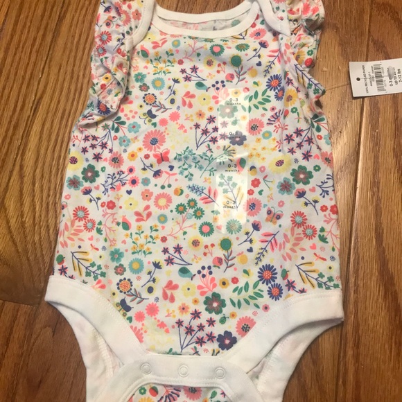 GAP Baby Print Flutter Bodysuit ivory frost floral - Picture 2 of 8